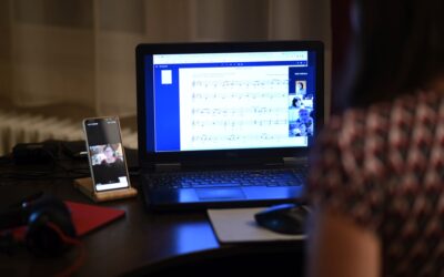 How to survive a pandemic with online singing?